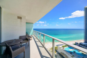 Seaview Paradise: Luxurious Beachfront Condo